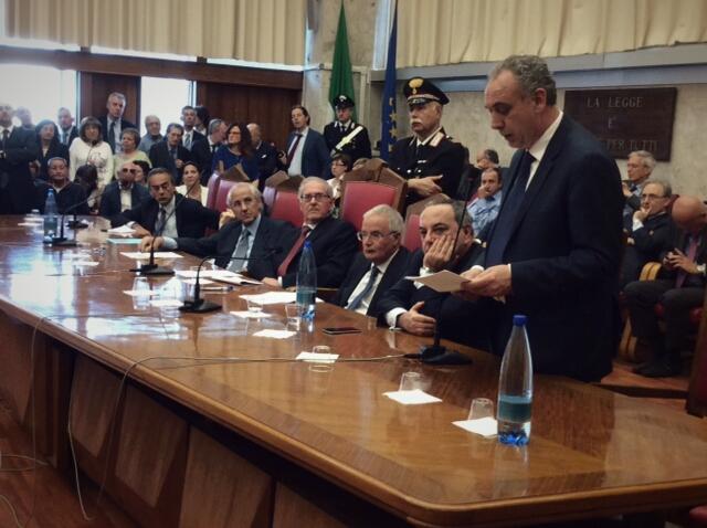 GiovanniLegnini's tweet photo. Palermo, nell'aula "Falcone e Borsellino", insediamento Pres. Corte d'Appello Natoli e Pres. Tribunale Di Vitale http://t.co/EaVg0LWhTI