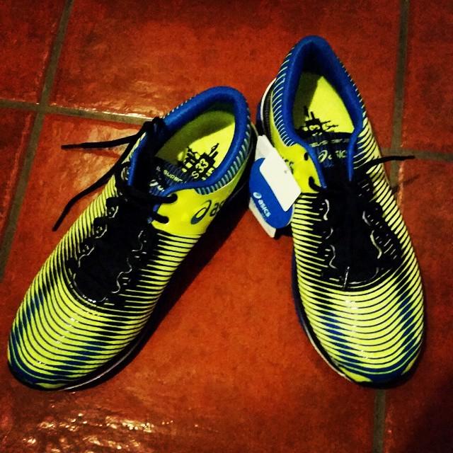 FitCalENGLISH's tweet photo. @jotaramos10 posted Nuevas compañeras de fatigas. Para ritmos rápidos. #running #asics #fast #nopiensescorre #aputo… http://t.co/W1sWq7Fbn8