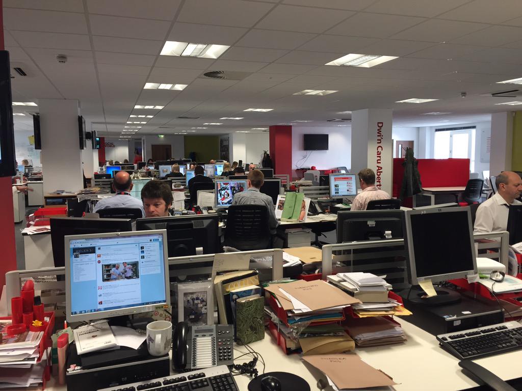 HelenKeates's tweet image. For any of you wondering what the @SWEveningPost looks like on the inside, this is it #localnewspaperweek #SWEPday