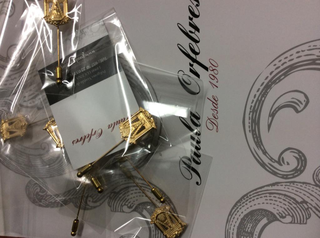 Insignias en plata de ley, para nuestra querida Hdad del Rocío