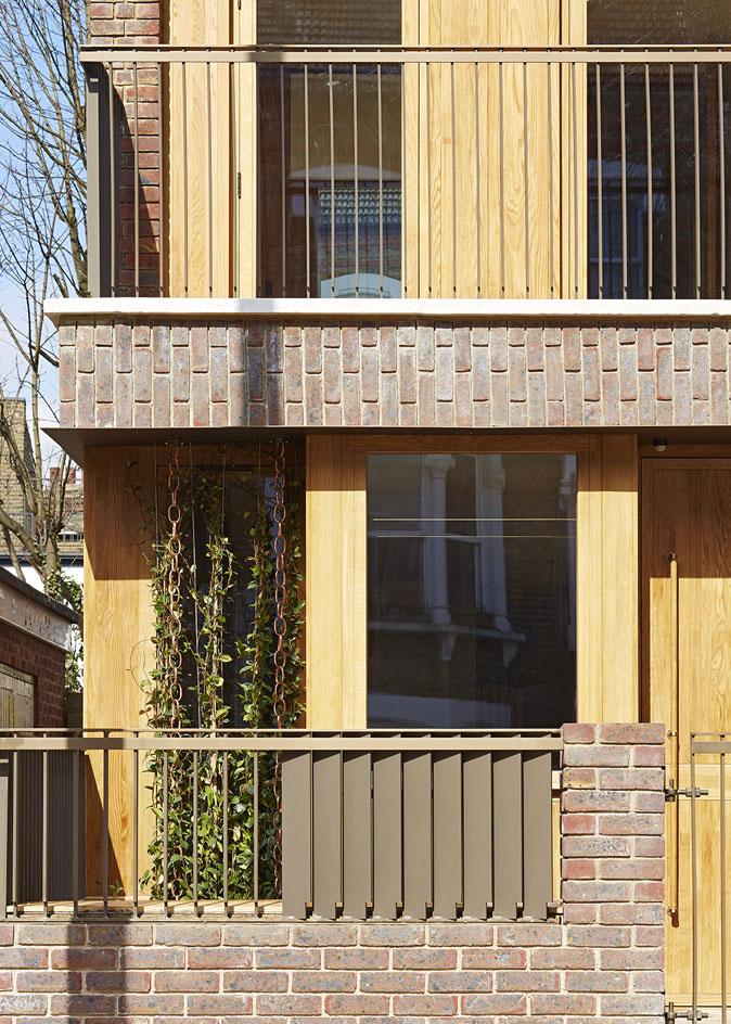 wallpapermag's tweet image. Meet the Haringey Brick House: a small house with a big personality po.st/tS0u5f