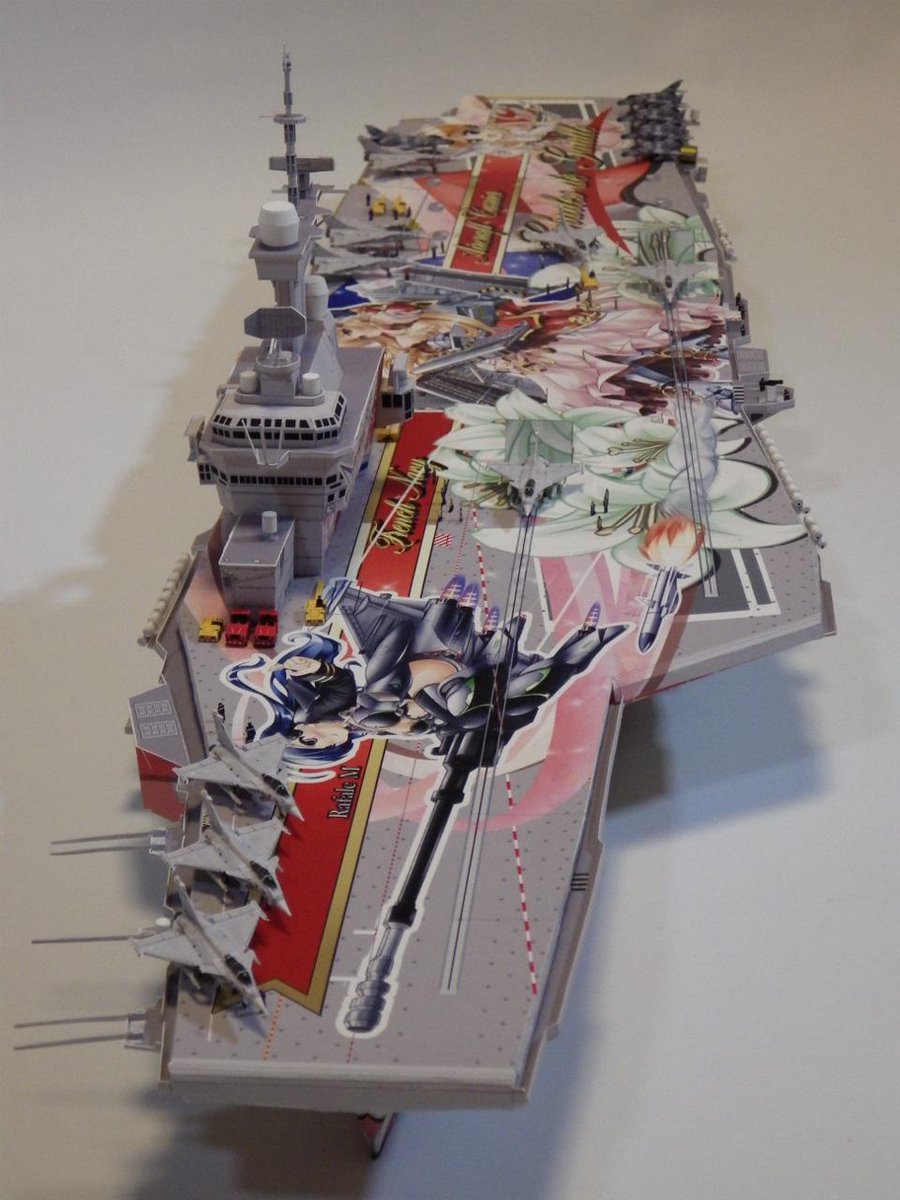 はつゆき Auf Twitter 告知 仏空母 シャルル ド ゴール の擬人化イラストをペーパークラフトを静岡ホビーショー 下関模型クラブ巌流会さまのブースで展示します 当方はキャラデザ等を担当しました ご来場される方はぜひ Http T Co 9cxrnxih5x