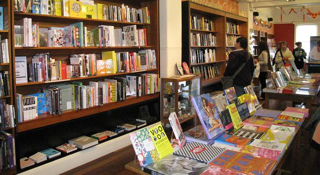 Libreriamo's tweet photo. Il #mercato del #libro dà segnali positivi. #DatiNielsen #Aie #SaloneDelLibro #SalTo15 http://t.co/nLNFViN9QX http://t.co/8Ecs9JiZpY