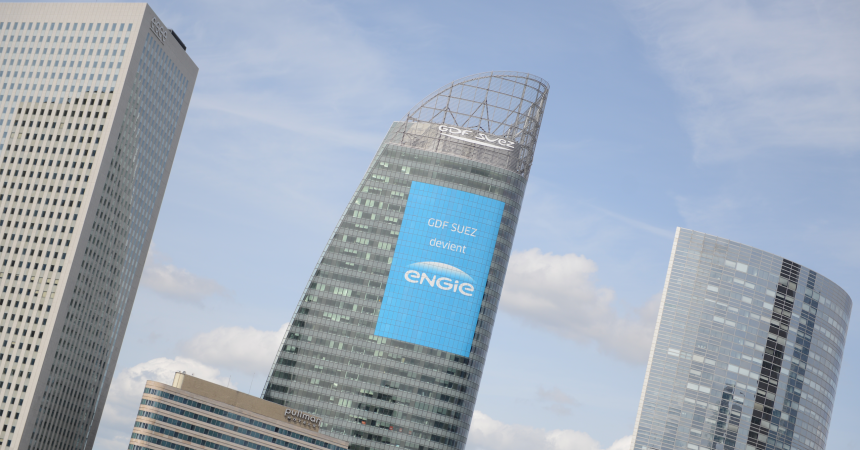 Defense_92's tweet photo. GDF Suez devenu Engie affiche en grand sur ses tours sa nouvelle identité visuelle

>> http://t.co/EfannftIcH http://t.co/Gy4Bb5rTQT