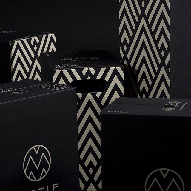 IlluDrinking's tweet photo. We love those boxes of #motif #wine designed by En Garde #Graz 
http://t.co/TKks08pdIp #… http://t.co/cYkwY0yLbR http://t.co/1nm38lo1KF