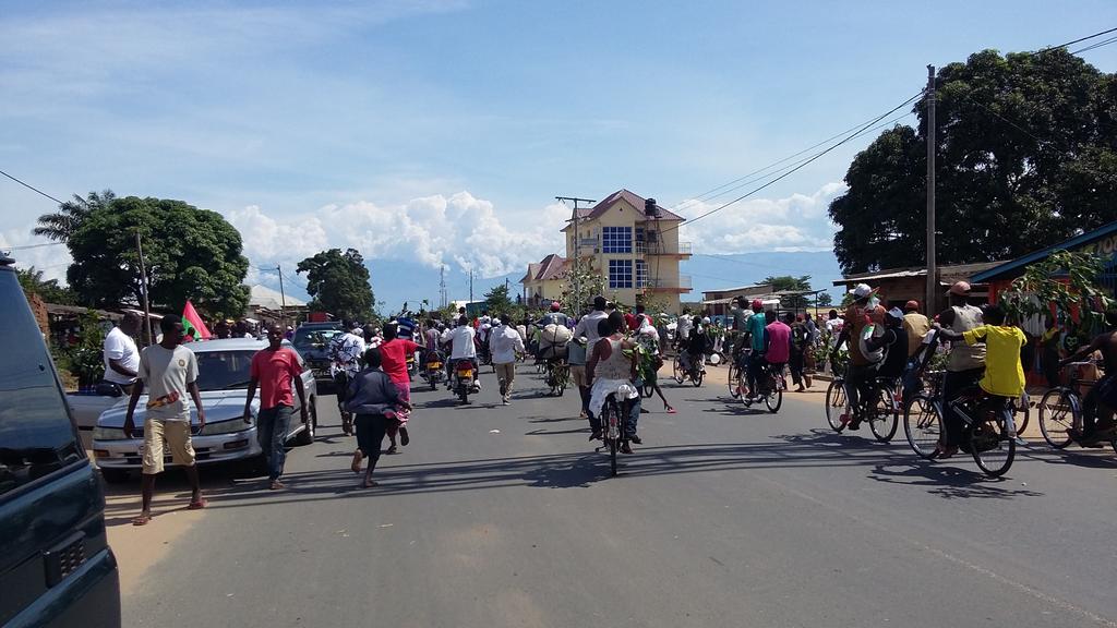 kofason's tweet photo. Changing tide as President Pierre Nkurunzinza's supporters flood the streets to welcome him back. cc @cctvnewsafrica http://t.co/VECRuTfU9l