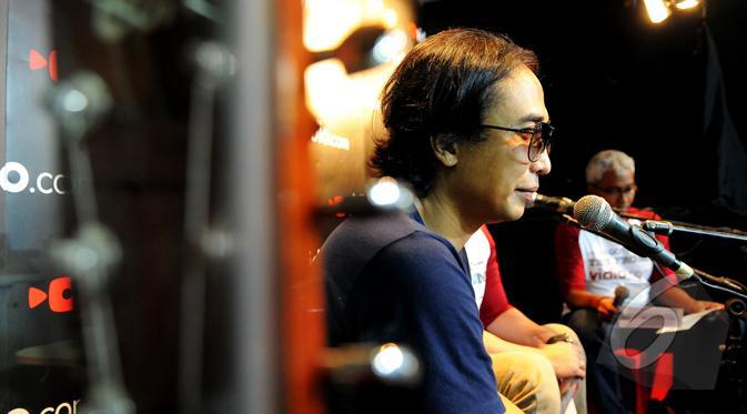 liputan6dotcom's tweet photo. 5 Lagu untuk Kamu yang Tak Berani Katakan Cinta http://t.co/nSkIbpx0Y6 http://t.co/eXelaij5eo