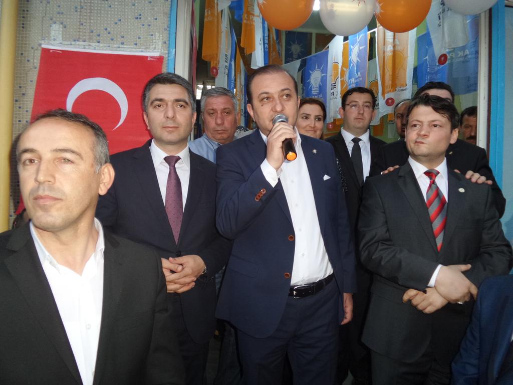 AkUmraniye's tweet photo. Mv.Adayimiz @yildirimhursit  Tepeüstü SkmAçılışında hitapEdiyor @SelimTemurci @ESEDATCAKIROGLU  @Hasan_Cann http://t.co/ZmtghMrfpT