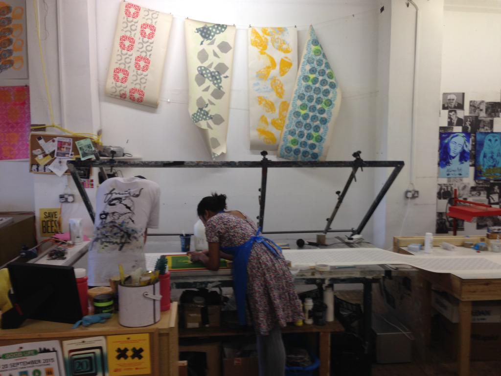 Create your own screenprinted wallpaper to take away until 9pm tonight! #Machine2015 <a href="/LightNightLpool/">LightNight Liverpool</a>
