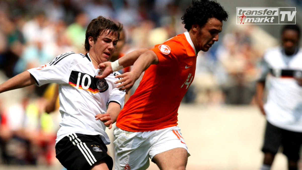 TransfermarktTV's tweet photo. Die Gewinner des „Goldenen Spielers“ bei den U17-Europameisterschaften, zum Video: http://t.co/wc7cDXra4N #TMtv #U17 http://t.co/hZ4o9t4iBR