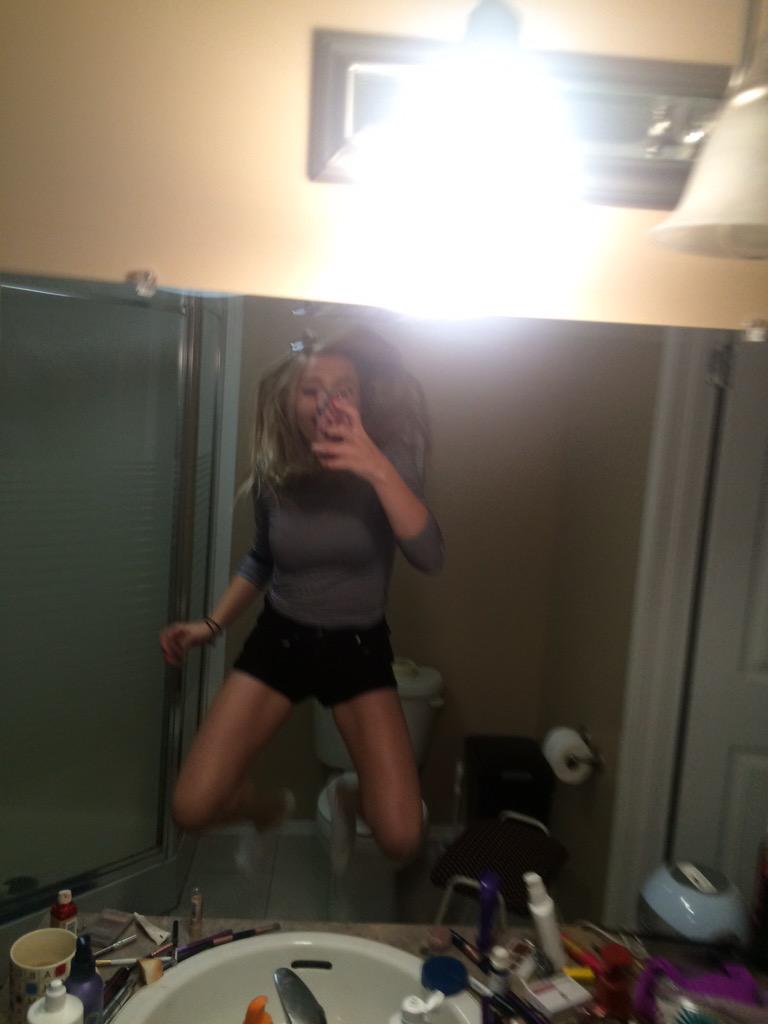 AlexaMinary's tweet photo. when u realize it's may long http://t.co/bjIj7MeSkG