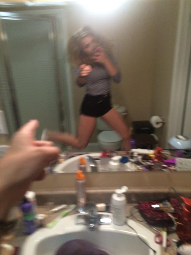 AlexaMinary's tweet photo. when u realize it's may long http://t.co/bjIj7MeSkG