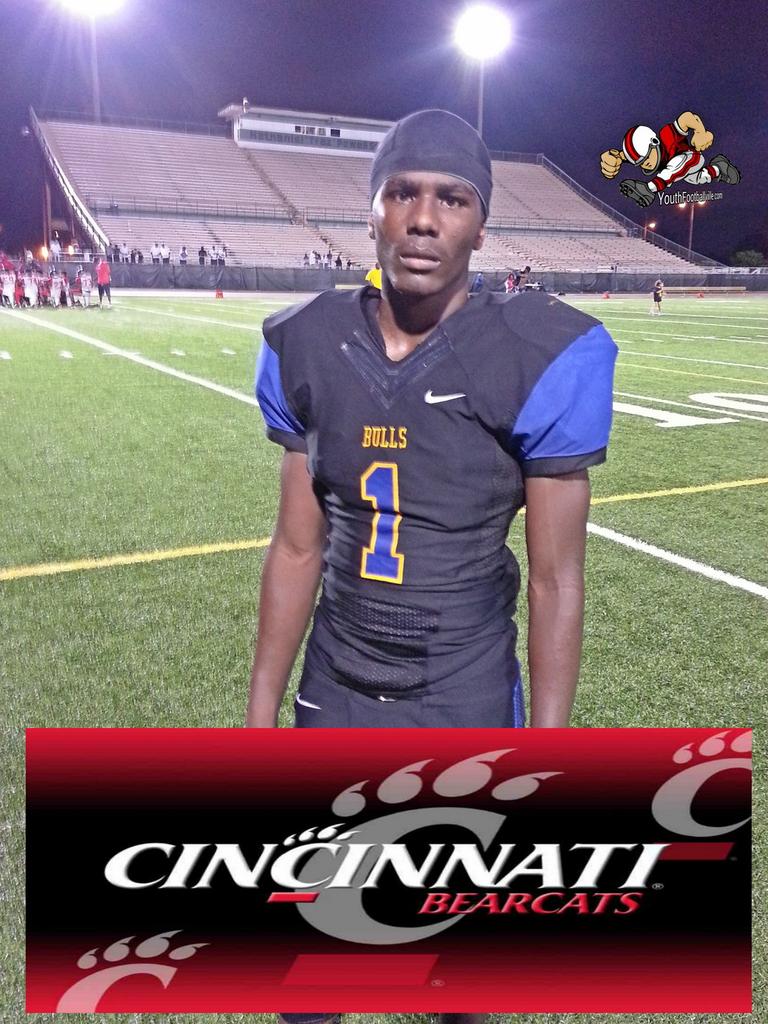 FOOTBALLVILLETV's tweet photo. Miami Northwestern Trennell Troutman gets his 1st offer from the Cincinnati Bearcats! #d1offered #cincinnatebearcats http://t.co/sX8AzrjNhL