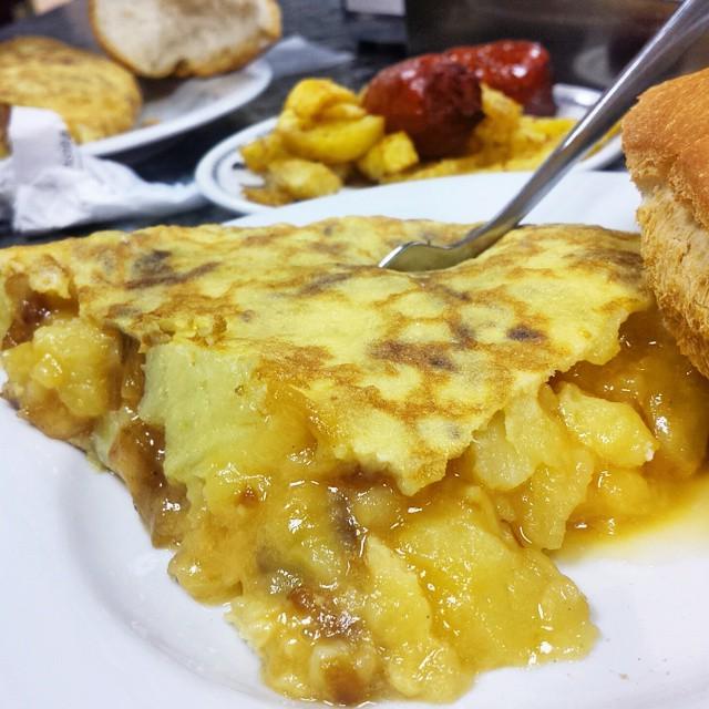 DevourMadrid's tweet photo. And the best tortilla in Madrid is...? Go! #madrid #devourmadrid http://t.co/XsiaPWP69x http://t.co/VYf4vLRT79