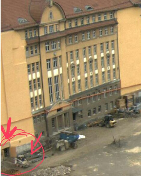 Bahnhof201268's tweet photo. #S21 #Bahndirektion #Entkernung #Abriss Minibagger kommt aus Mauerdurchbruch - interessiert das überhaupt jemand? http://t.co/asLdrvIwOS