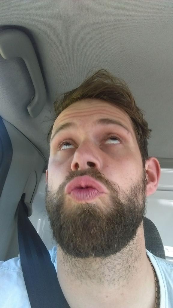 Look at how #pretty I am. Are you prettier?