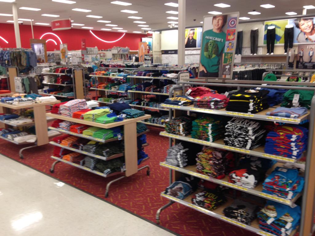 TGTSam's tweet photo. Yard games are ready to go! #nooutsever @brickity @annelise_storm @amber01horton http://t.co/1DiNhzttu0