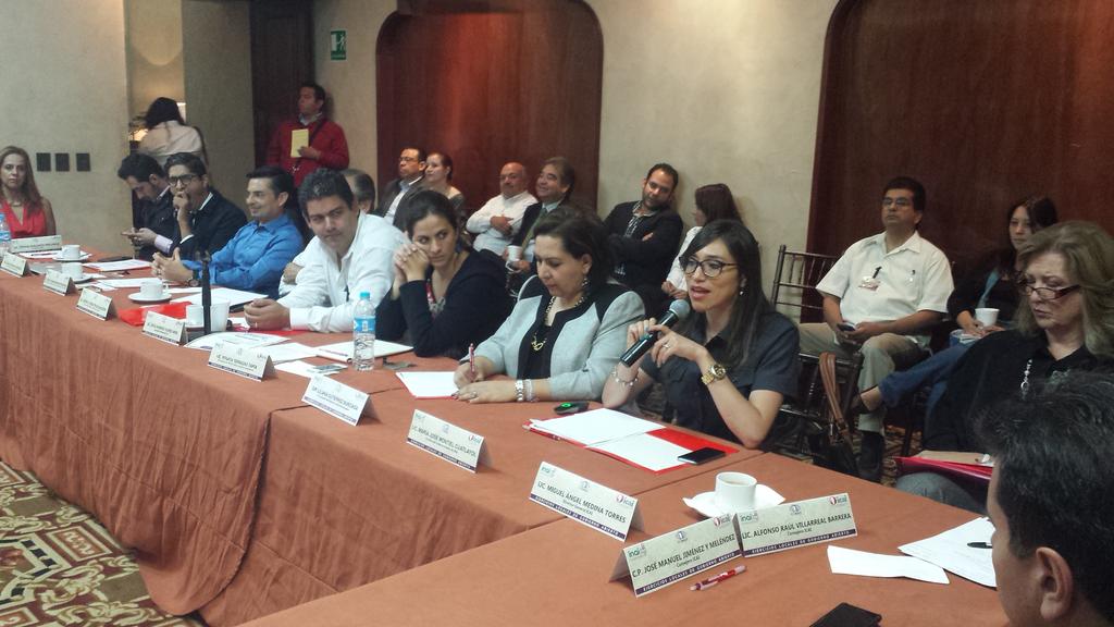 jesusflom's tweet photo. Platicas de sensibilizacion #GobiernoAbierto excelente intervención de @MajoMontielC del @INAImexico  @XimenaPuente http://t.co/xRCEOSykLM