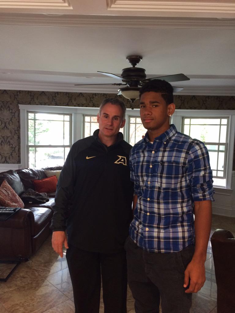 jeromeb__'s tweet photo. Army coach today #GoArmyWP http://t.co/mBHpx2CFnI