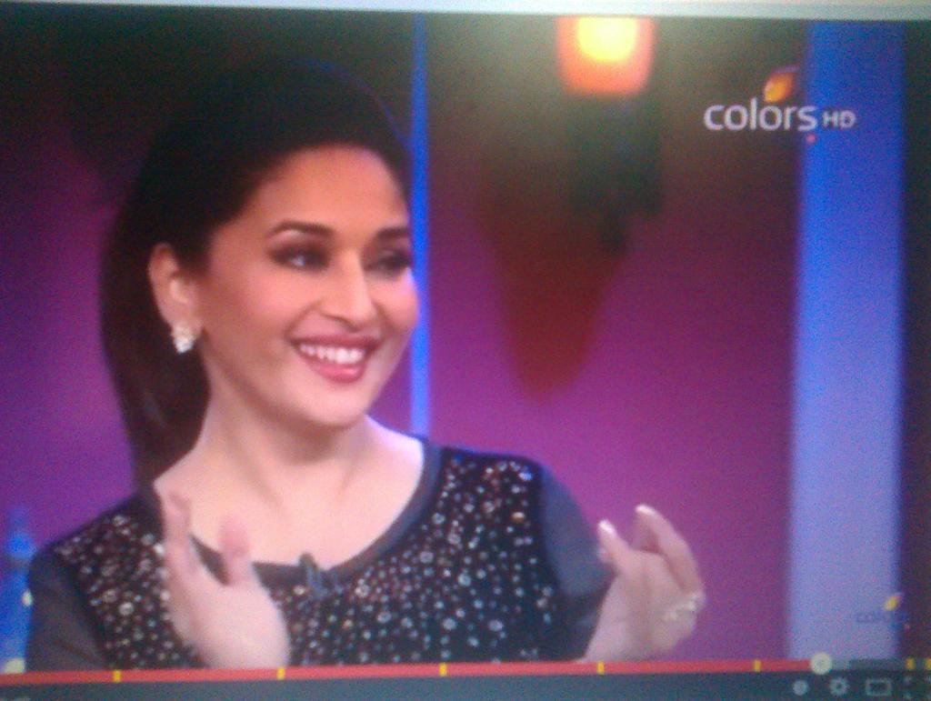  expressions when was dancing was so Aw.    Happy Birthday Madhuri Dixit! :) 
