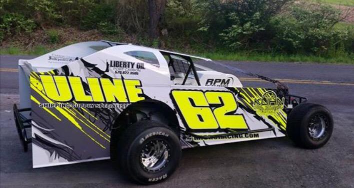 Brent_Wentz's tweet photo. Good Luck to my Cousin @JoeMooney62 tonight @bdraceway, Car looks pretty slick!#mudbus http://t.co/Wo30daiGWi