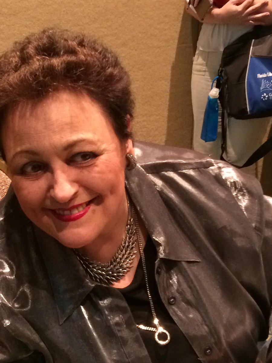 BookBitch's tweet photo. The fabulous Barbara Rosenblat at #FLACon2015 @rosenblat_actor http://t.co/WHgEIKwIFZ