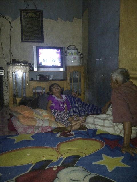 nobar #DAcademy2 bareng keluarga nunguin evi masamba...