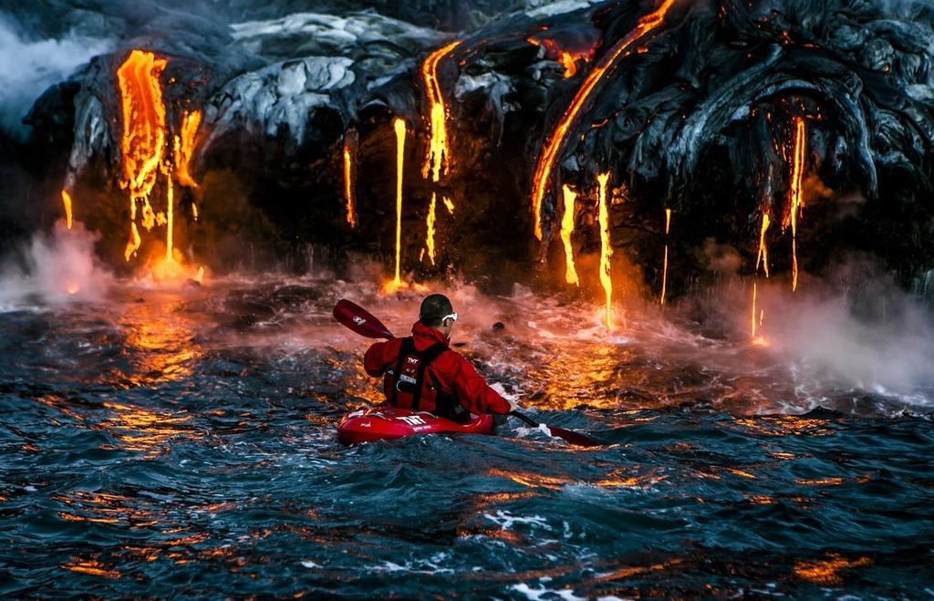 antoniorizzoit's tweet photo. Kayaker - extreme place
Kilauea, Big Island, #Hawaii. 
Photo by Alexandre Socci #NatGeo http://t.co/6p3EliJq6n