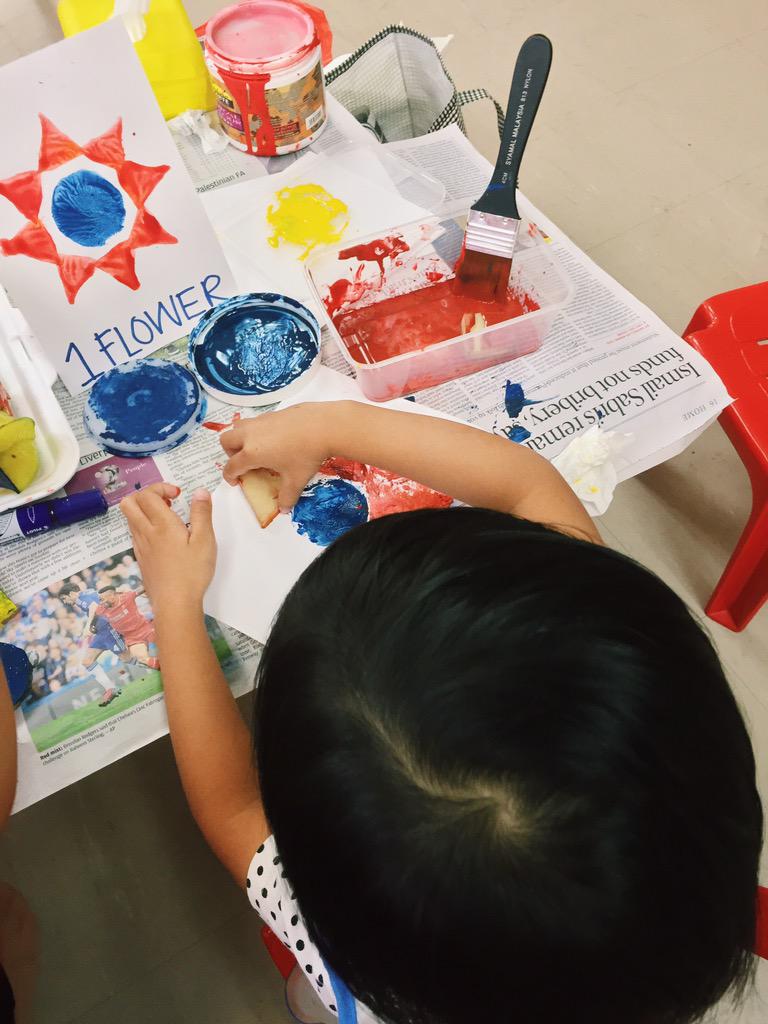 TCSHRotaract's tweet image. Very eventful Dignity visit; Vegetable painting &amp;amp; spelling with puppetry. The kids learnt how to spell 'dog' today!😍🐶