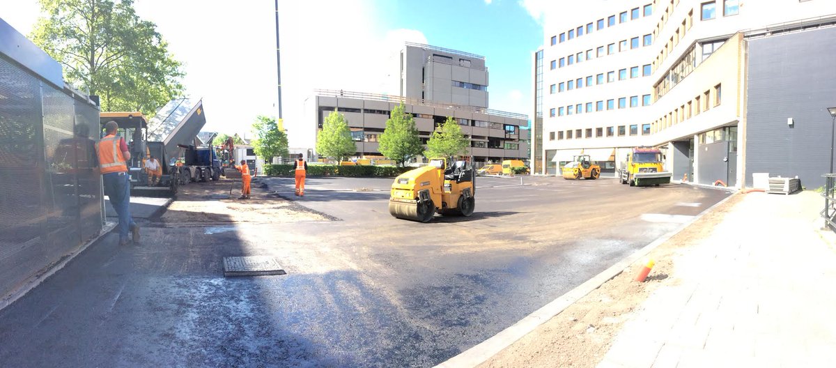 Post_120's tweet photo. Ook het parkeerterrein voor de winkels in @Post_120 schiet al op. Deze week werd de asfaltverharding aangebracht. http://t.co/d8JZ8MX3wO