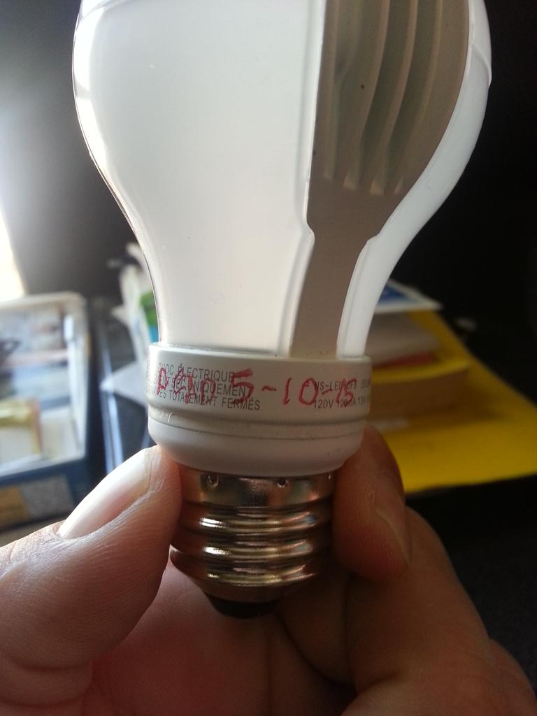 TWILLYG2's tweet image. 22 year rated 10year warranty and we got 1300hours This is an example of what we are not doing. Get #ActiveLED