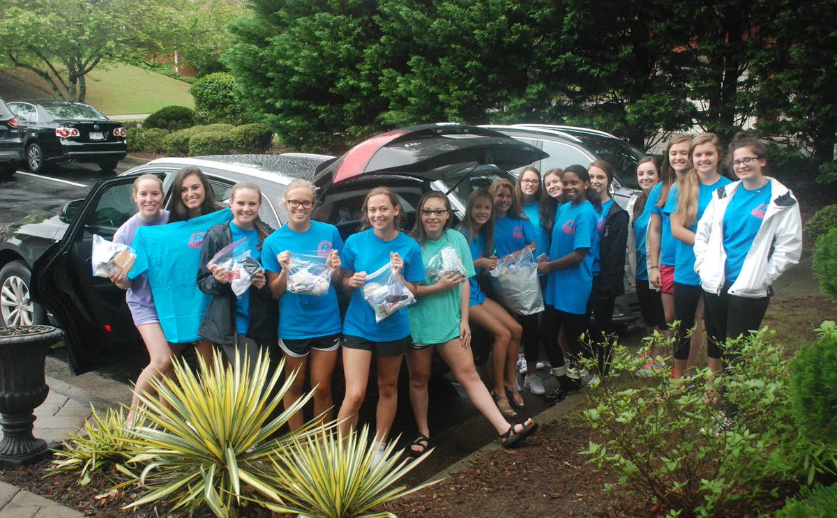 projectlivelove's tweet photo. #FBF to the girls of CATS Alpharetta putting together 230+ hygiene kits for the #LiveWellEvent http://t.co/G8bEmb5eV4