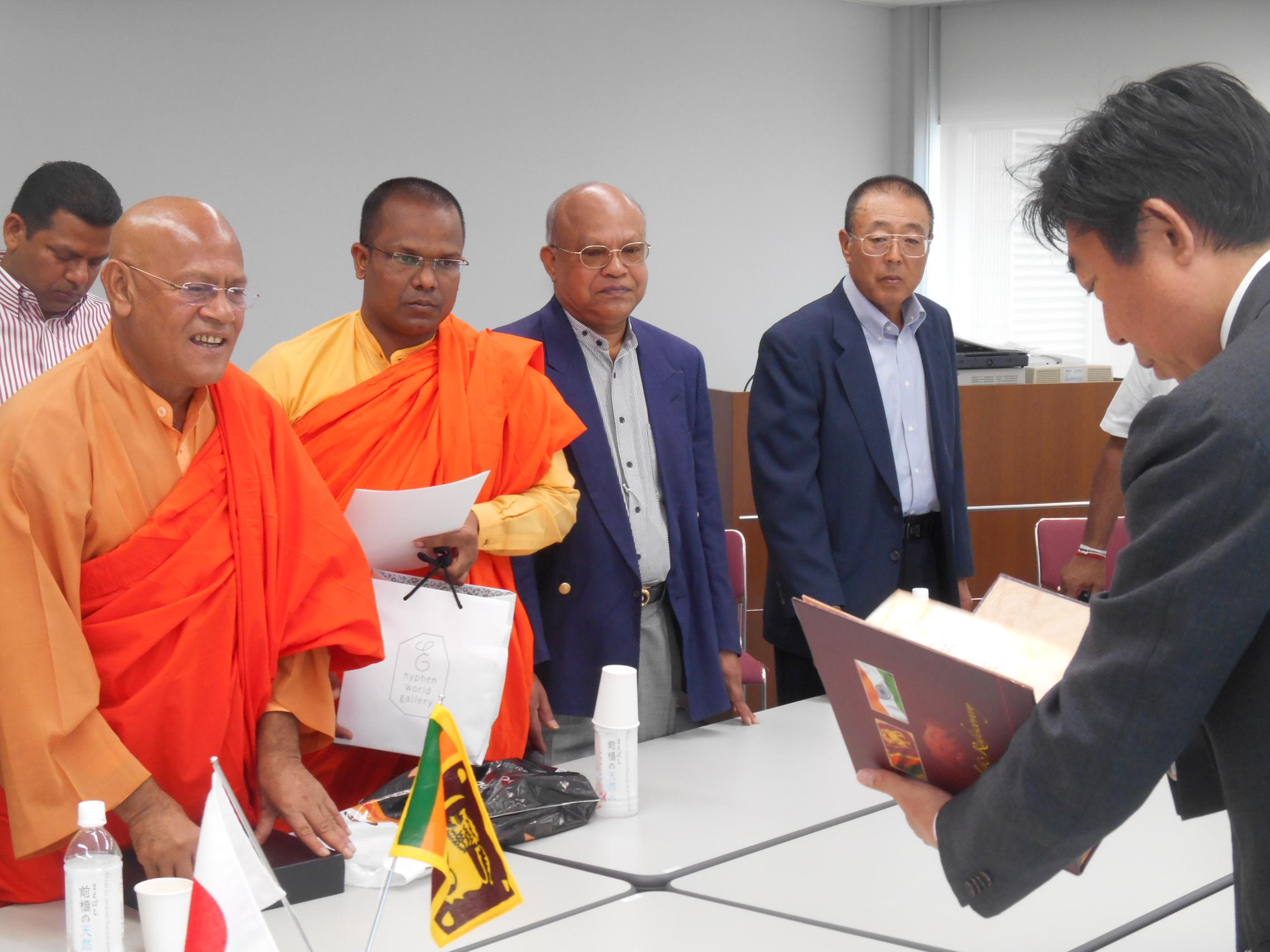 山本亮平『呉須染付蓮華』初期伊万里 李朝 古唐津 黒高麗 オンギ くらわんか 山本亮平『呉須染付蓮華』初期伊万里 李朝 古唐津 黒高麗 オンギ