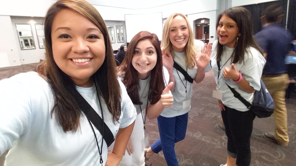 UAFSNSO's tweet photo. We are ready for you #Freshman2015 at the first #UAFSNSO! Look for us to answer your questions. #AskOL http://t.co/bZuBwaRrHs