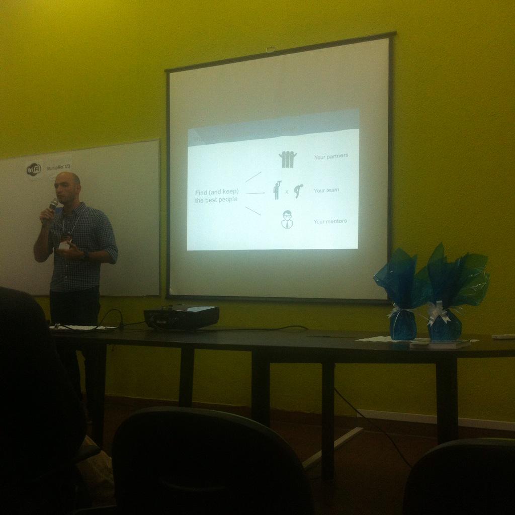 hugedigital's tweet photo. Frederico da @21212com: Palestraexcelente no #networkingin #RJ #StartupRio #StartupRioNetworking Tirou muitas dúvidas http://t.co/G9RM2Xf18W