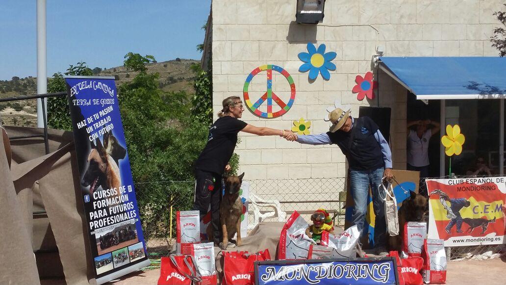 Terradegossos's tweet photo. Finaliza la 3 Prueba de mondioring organizada por escuela canina Terra de gossos http://t.co/0iCJ7cfvGx