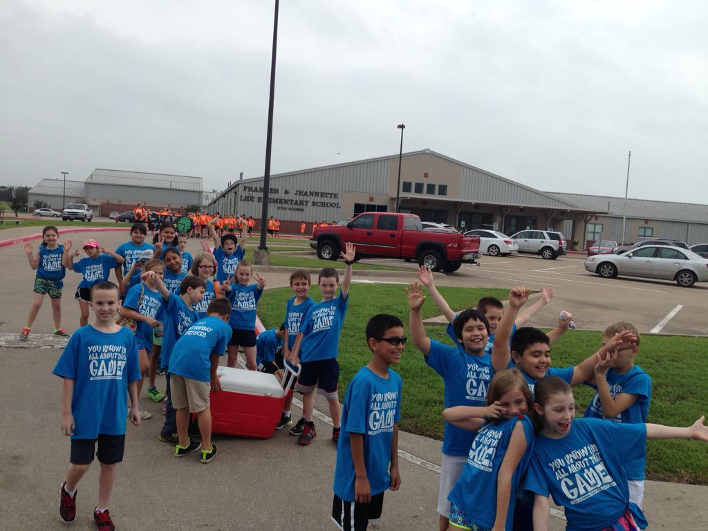 MsMulkey3's tweet photo. #leefieldday @LeeFoxes #thirdgrade http://t.co/DchZJDb1dt