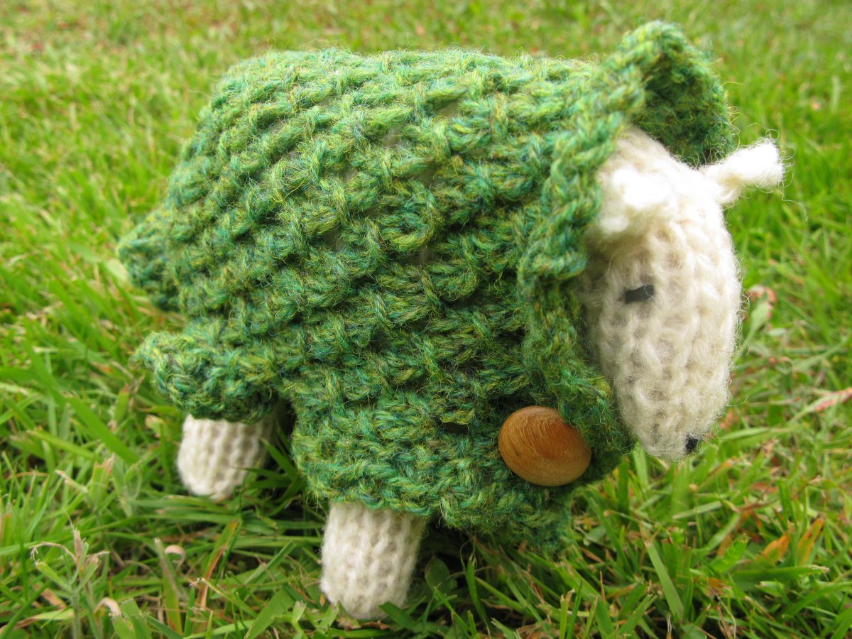 madebyewe's tweet photo. this weekend I will be mostly making up #knitting kits for @ProperWoolly http://t.co/Dwy63153QV
