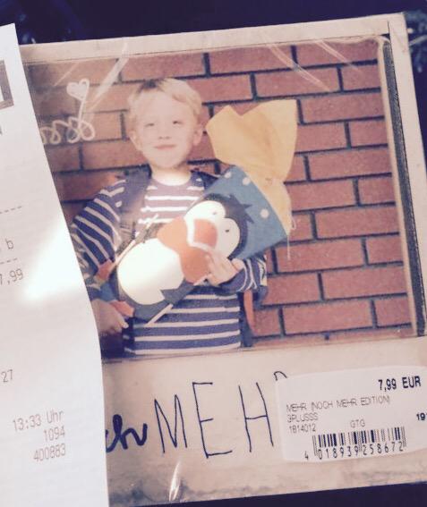 3Plusss's tweet photo. mein album 'MEHR' ist in jedem saturn für 7,99 euro im angebot! fast wie klauen, nur cooler! 
(KAUFT MEINEN SCHEISS) http://t.co/7AsZY6p6Bg