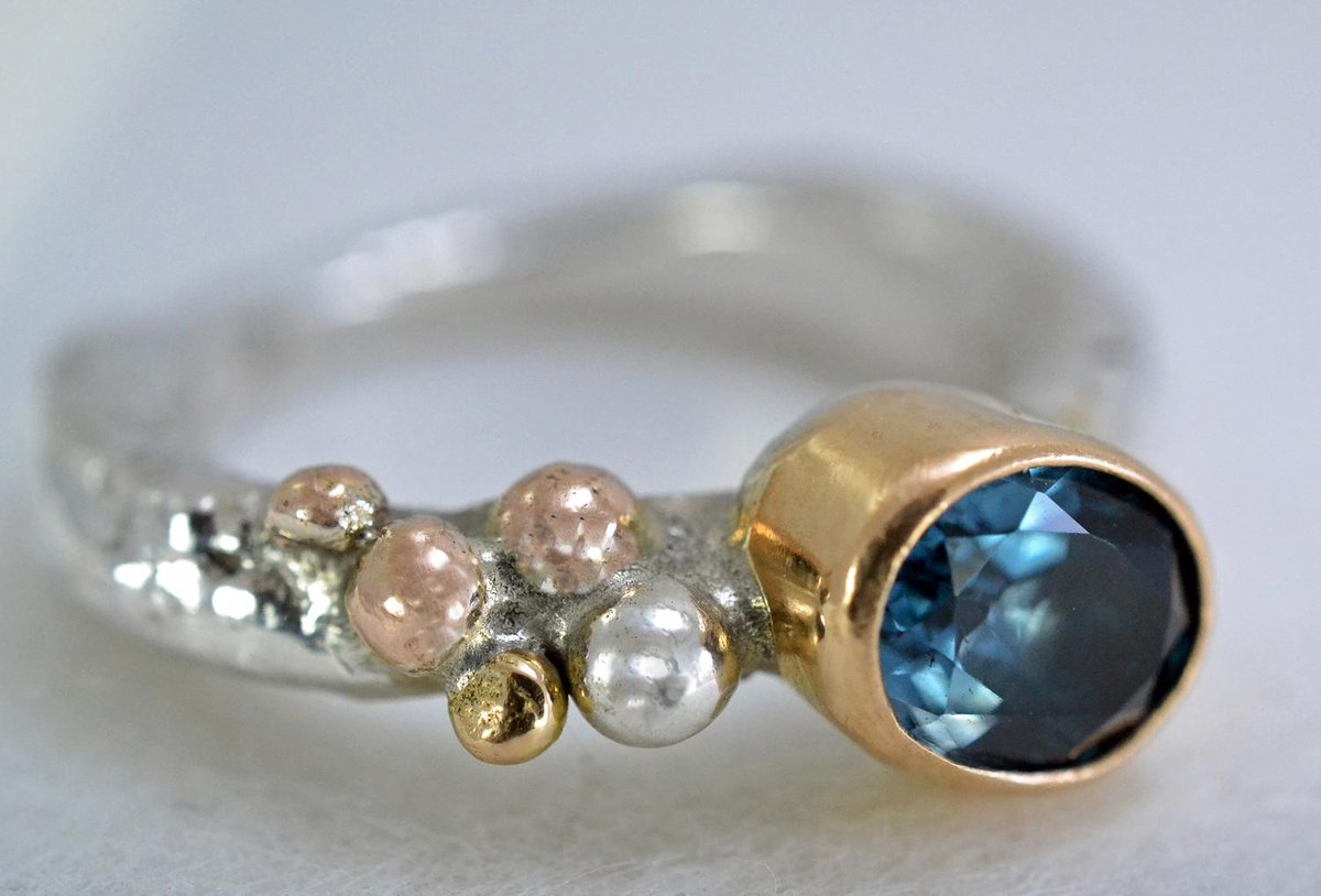 yartspacefairs's tweet photo. @sally_ratcliffe is inspired by rocks and plant life, she's showing her stunning work this Sat at #JewelleryDay2015 http://t.co/hSwM9MEQRT