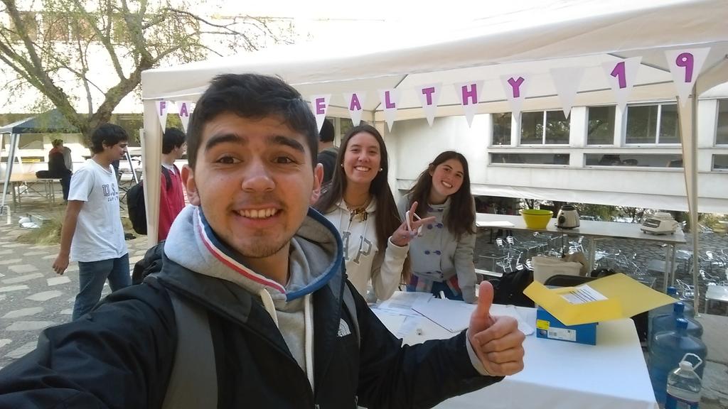 1inostroza's tweet photo. Aquí!!! Preparando el local #CSM feliz dia de la ingeniería! #ElPumaUAI camida sana, vida sana!!! #UAI http://t.co/IGPJr5aBqg
