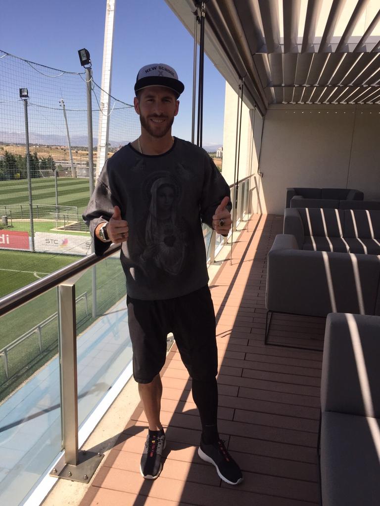 SergioRamos's tweet photo. Gracias por vuestras muestras de cariño y apoyo. Finalmente la lesión es de grado 1.¡Volveré pronto! #HalaMadrid http://t.co/D5oMg1lswy
