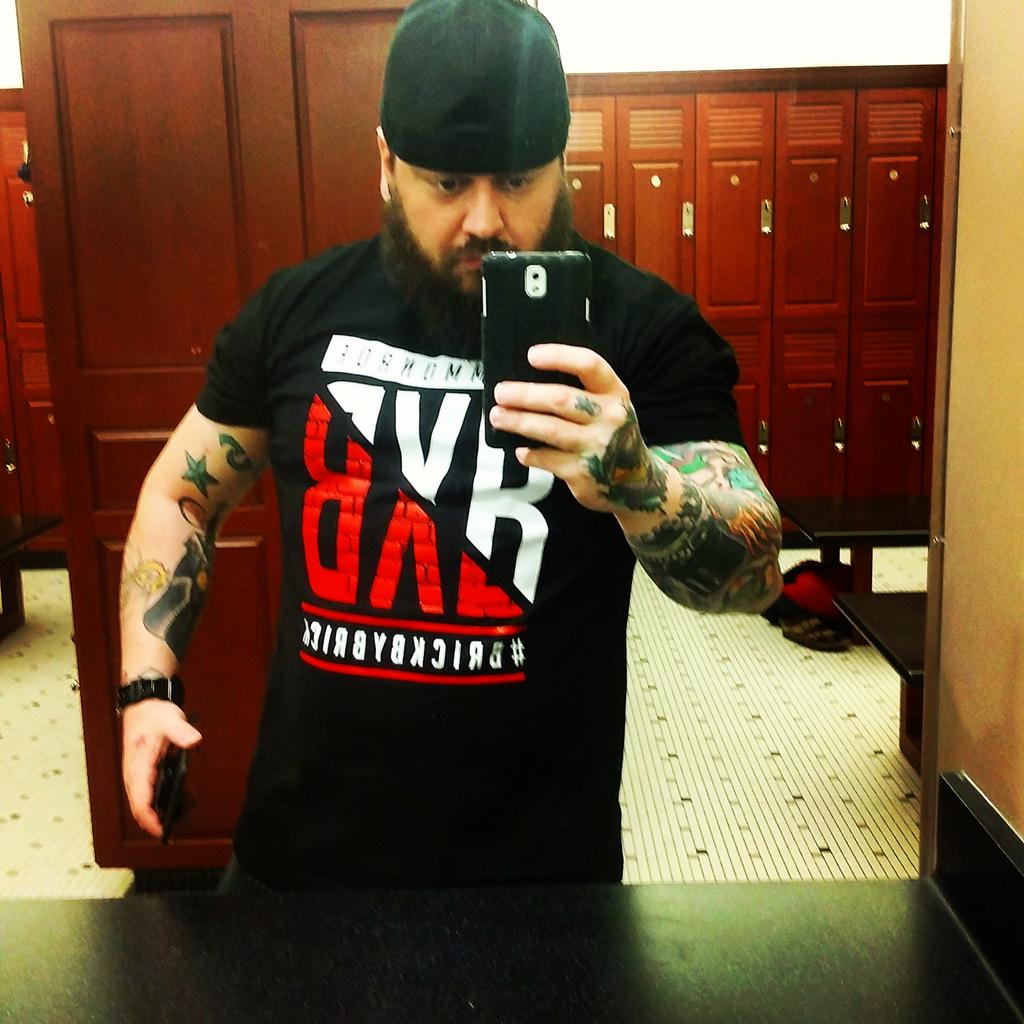 ROCCITYBOYZ's tweet photo. #TeamMonroe Let's fucking go!!! #BrickByBrick #585StandUp #HBOBoxing http://t.co/B8SUQEzy1L