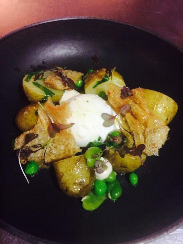 mattperry81's tweet image. Jersey Royals, chicken skin, poached egg, broad beans, peas, mustard aioli #onnextweek @stephenskitchen @Grainne43