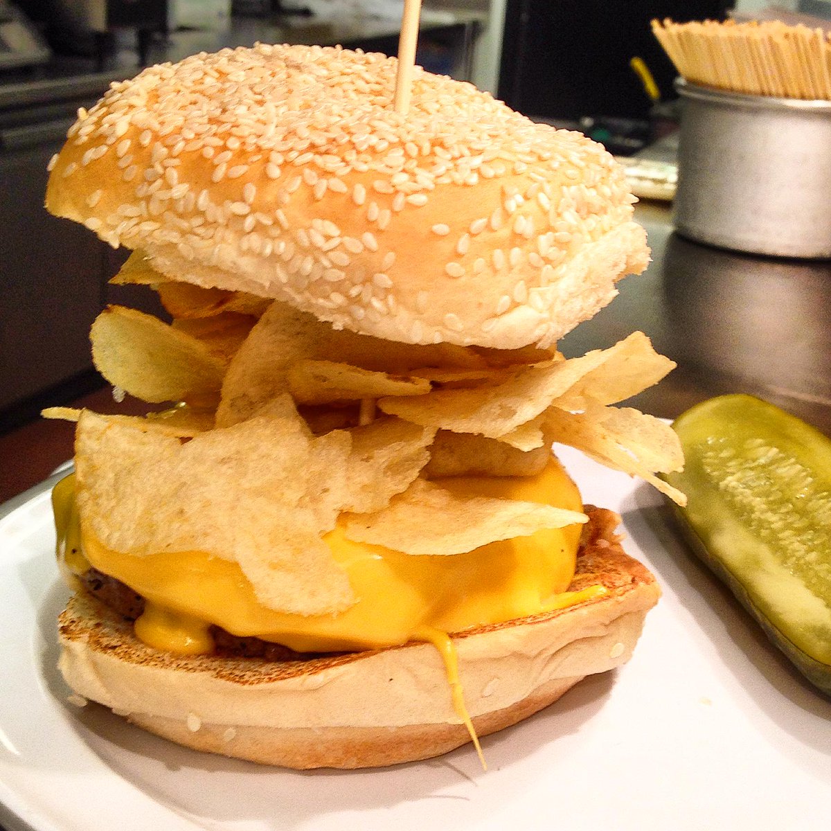 Hardrock_Cincy's tweet photo. Don't forget to #Crunchify! Adding a layer of potato chips to your burger adds that extra crunch it was missing #BBP http://t.co/0H8xvBeLwo