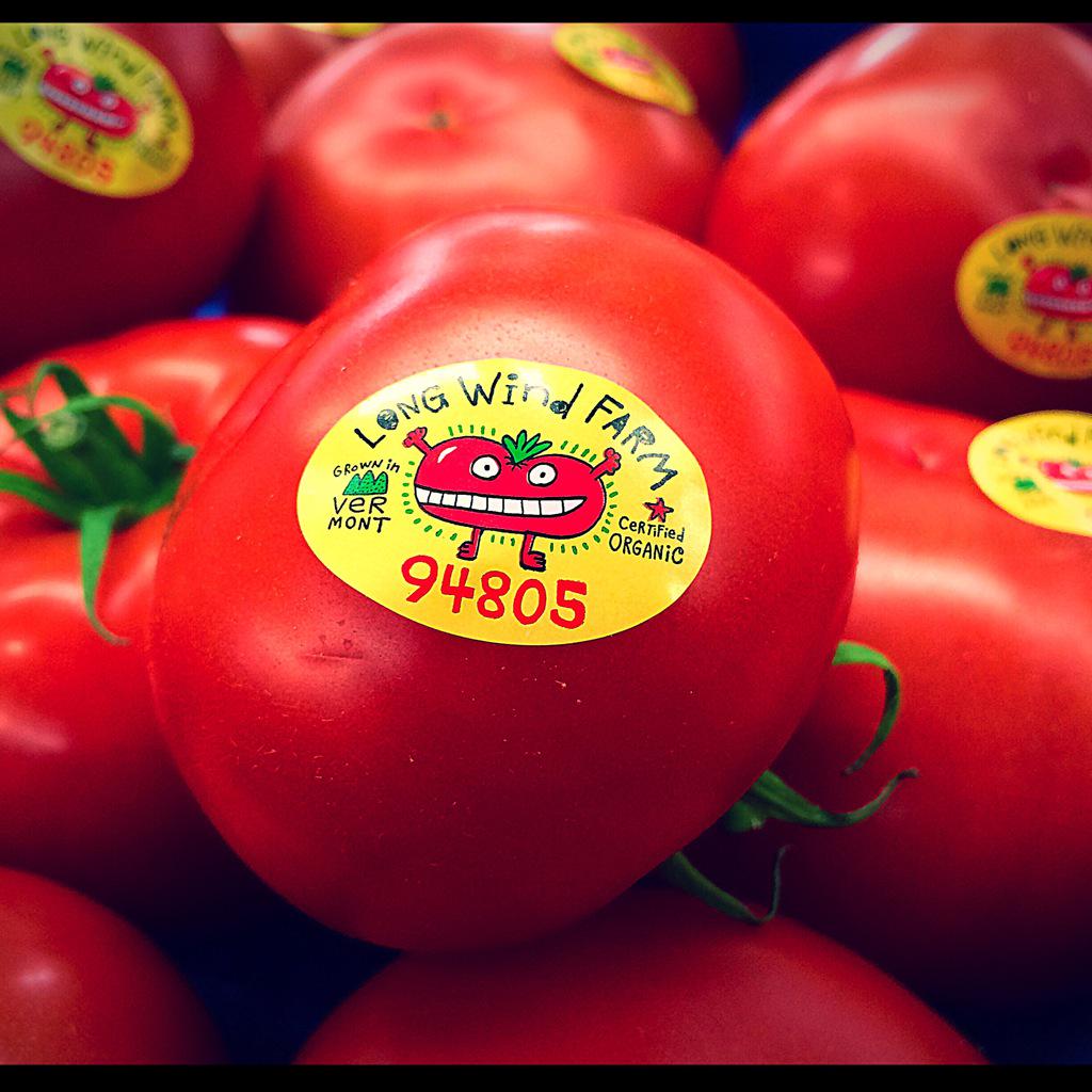 Something_GUD's tweet photo. Thanks to @LongWindFarm 4 the #beautiful #organic #tomatoes!  They are gonna b #Tasty with the @frmrgrlmv #seasalt! http://t.co/H9IXGJzoLU