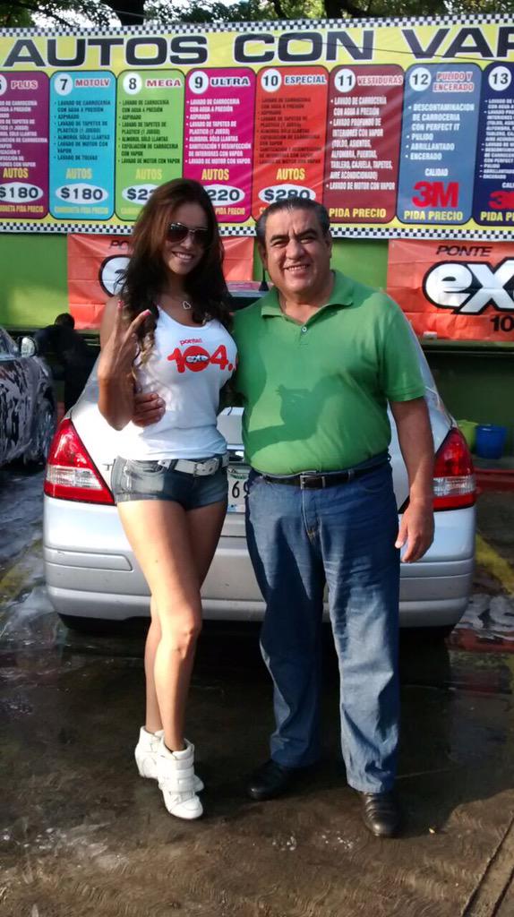 ExaFM's tweet photo. ¡Así empezamos la promoción #EXATeLavaTuNave!
¡Muy sensual la edecán!...¿No creen?
Vente al auto lavado #PuriCar http://t.co/26Adds4w09