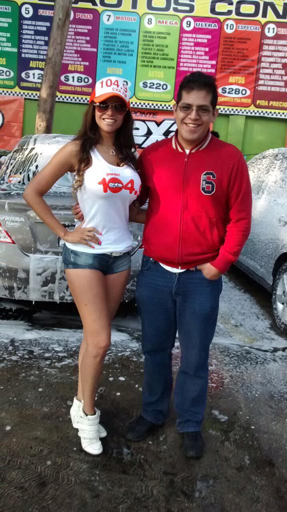 ExaFM's tweet photo. ¡Así empezamos la promoción #EXATeLavaTuNave!
¡Muy sensual la edecán!...¿No creen?
Vente al auto lavado #PuriCar http://t.co/26Adds4w09