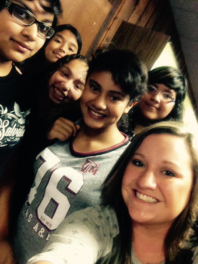 laurafrey_308's tweet photo. Future @WallerISD grads having fun congratulating class of 2015! #HESchat #gobulldogs http://t.co/YzE5QSvgzD