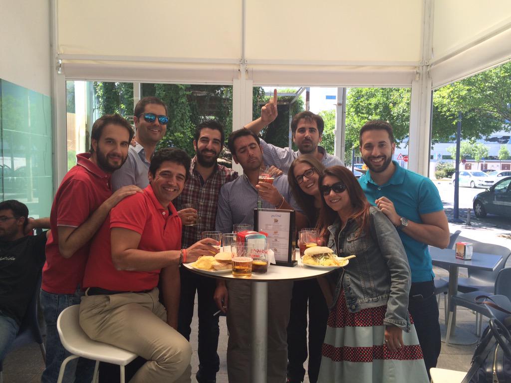 teresaalamos's tweet photo. Esto si que mola #friends and #Work #ModoWellnessOn @wellnesstelecom http://t.co/vtJlLXHR4f